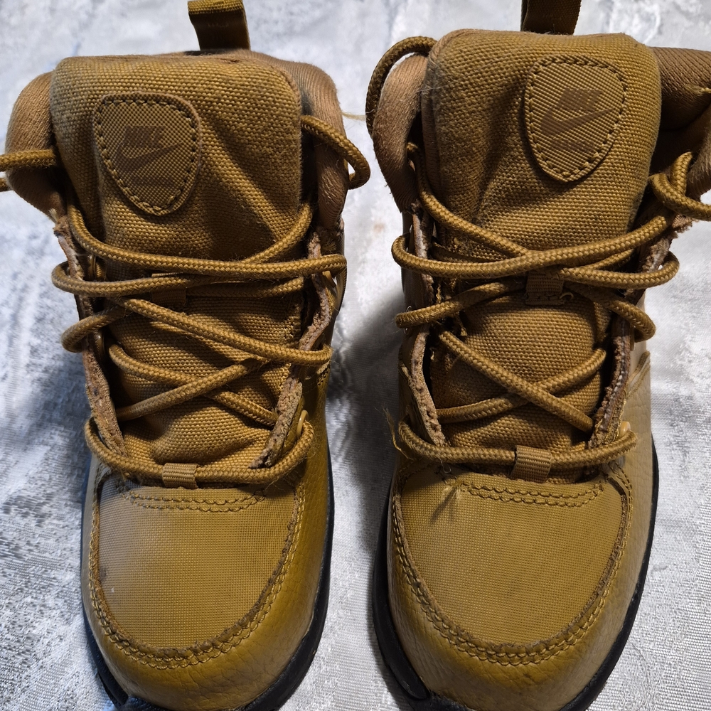 Nike Kids Brown Boots